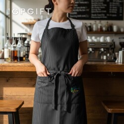 Dua poket apron bergaris serbaguna