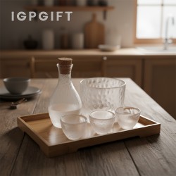 Satu set peralatan minum sake profesional