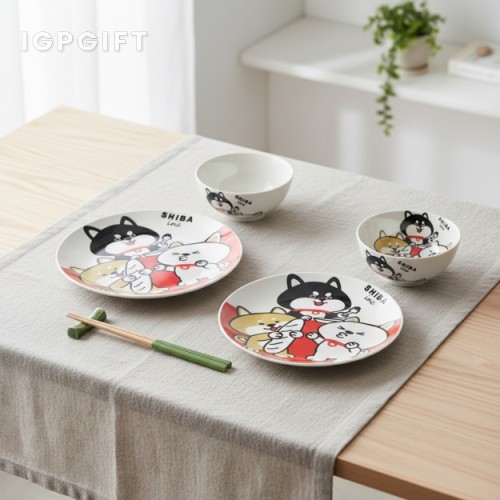 Set hadiah mangkuk dan pinggan yang indah