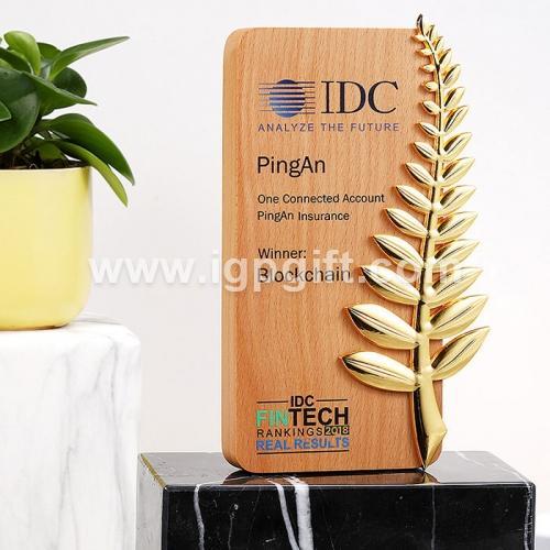 Golden palm solid wood trophy