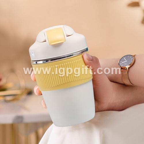 Creative coffee mug with straw