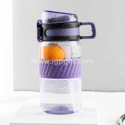 Plastic sport water bottle with straw